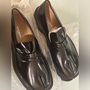 Maison Margielas Black Tabi Split-Toe Glossed-Leather Loafer Size 41 EU